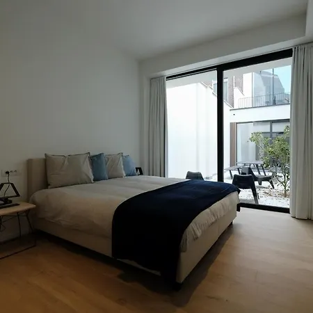 Modern Ruim 2-slaapkamer 아파트