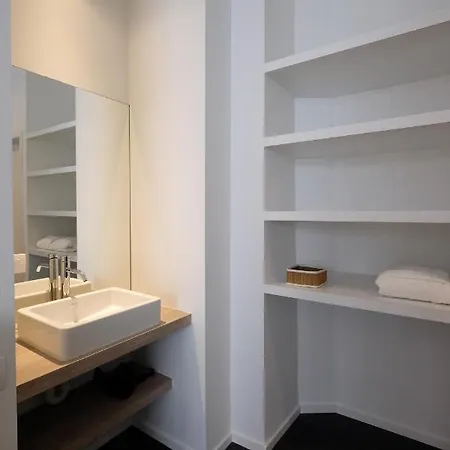 Modern Ruim 2-slaapkamer 아파트 *