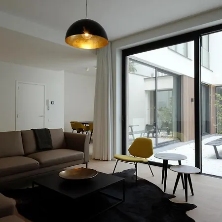 Modern Ruim 2-slaapkamer 아파트